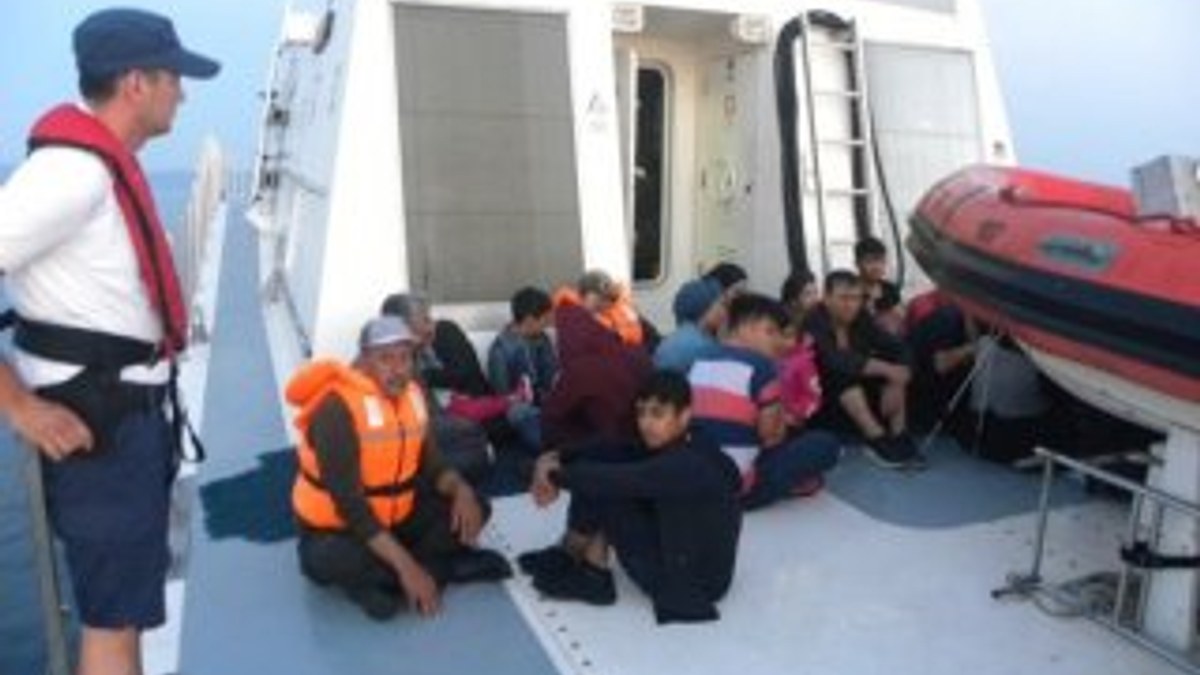 İzmir’de 22’si çocuk 40 göçmen yakalandı