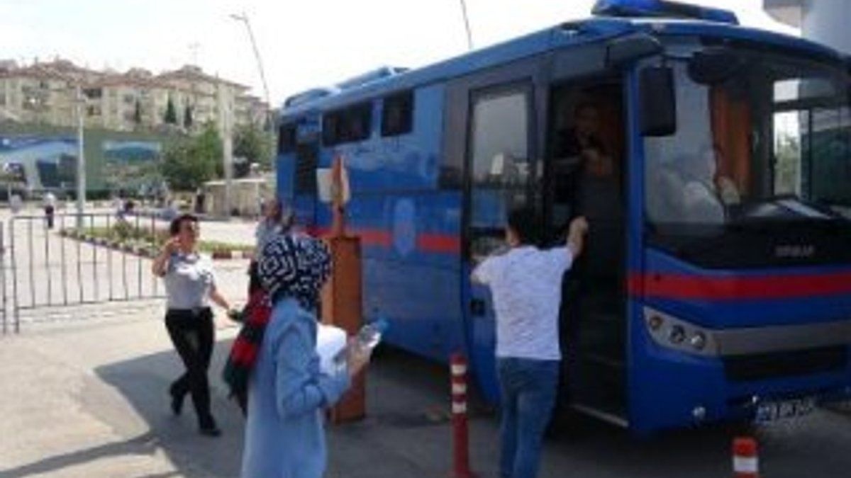 Karabük'te sınava geç kalanlar nakil araçlarıyla taşındı