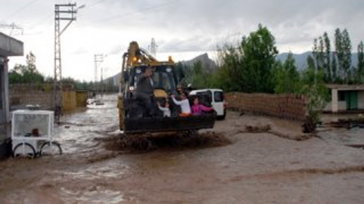 Ağrı'da aşırı yağışlar 4 kişiyi canından etti