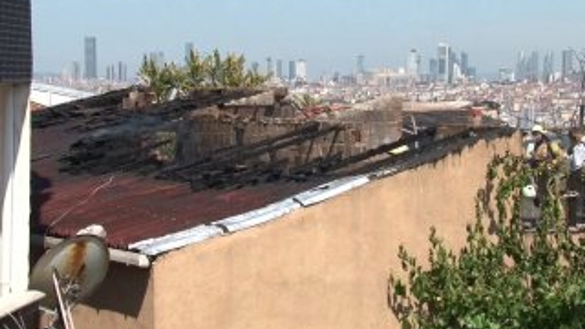 Gaziosmanpaşa’da bir binanın çatısında yangın
