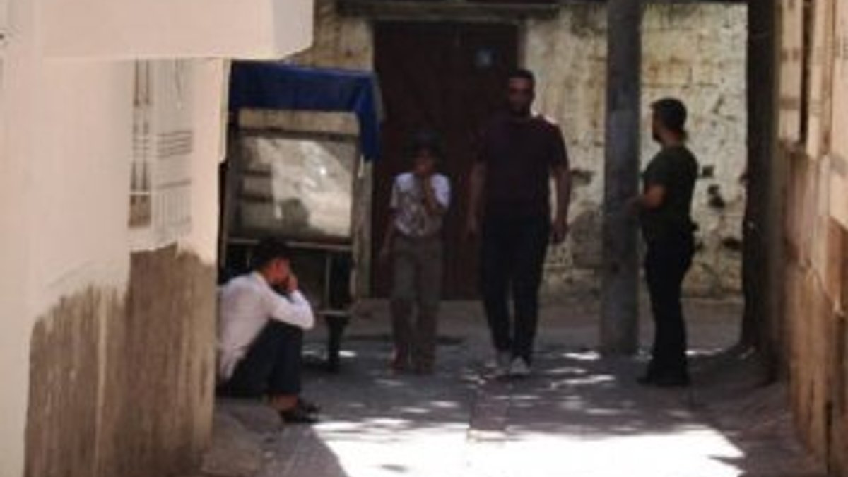 Diyarbakır'da evindeki yabancıya tüfekle saldırdı