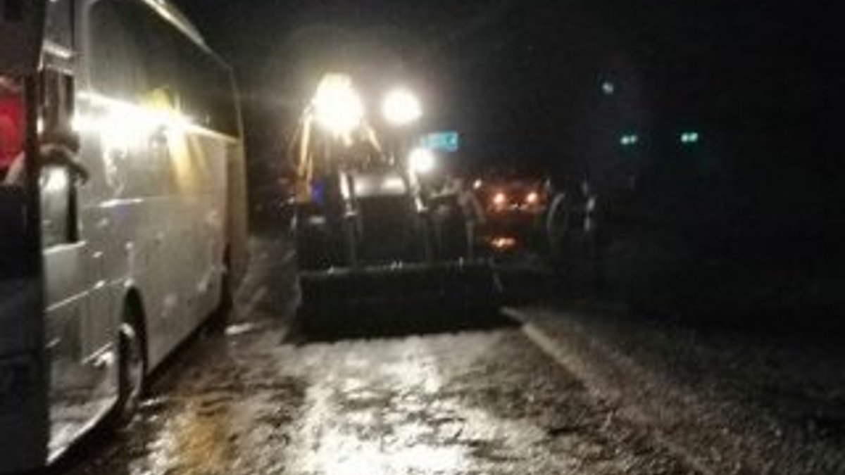Kırıkkale-Yozgat karayolu sel nedeniyle trafiğe kapandı