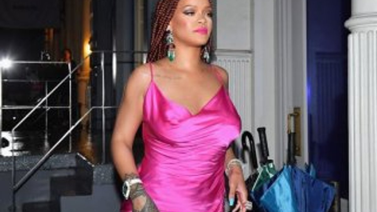 Rihanna kendi etkinliğine 3 saat geç kaldı