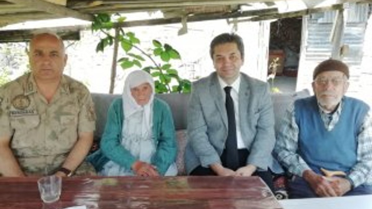 Sivas'ta emekli dede 5 bin lirayı Mehmetçik'e bağışladı