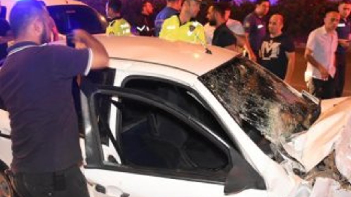 İzmir'de duran otobüse arkadan vurdu: 4 yaralı