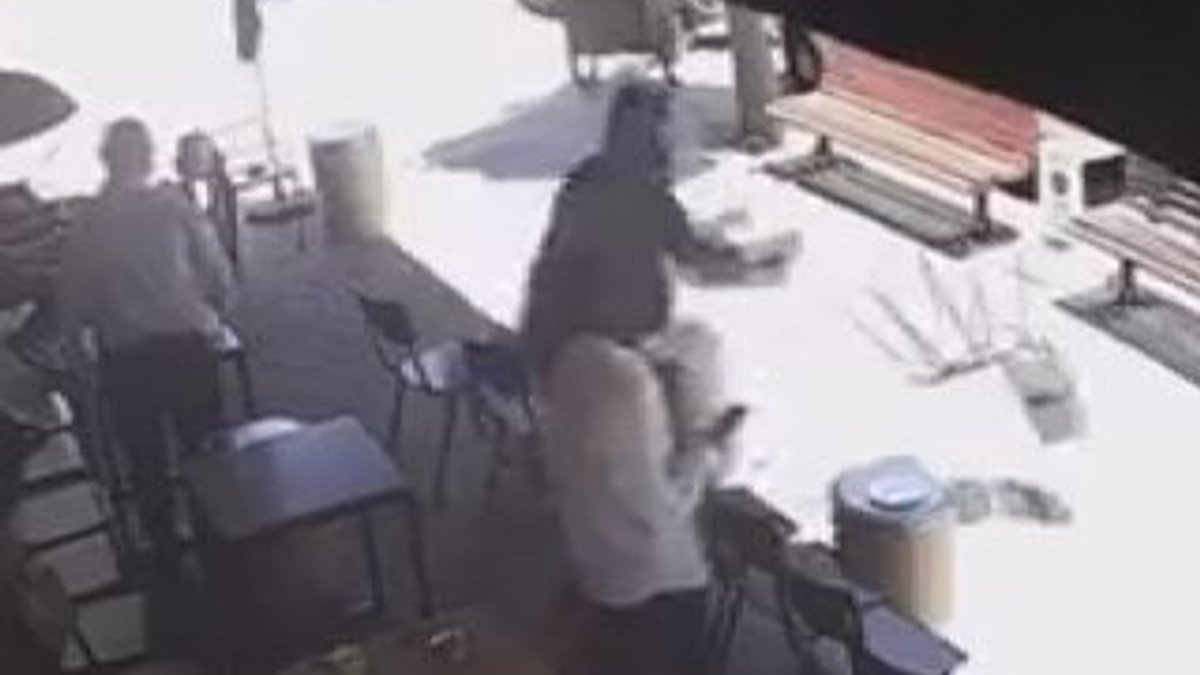 Kaçan hırsızı bar sandalyesiyle alt etti