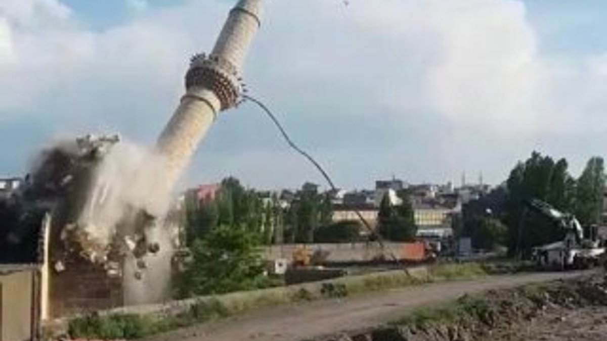 Kars'ta cami minaresi kentsel dönüşüm nedeniyle yıkıldı