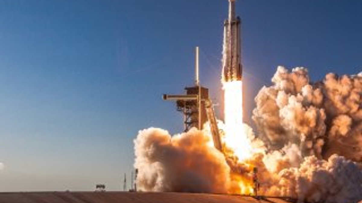 Falcon Heavy roketinin merkez çekirdeği okyanusa çakıldı