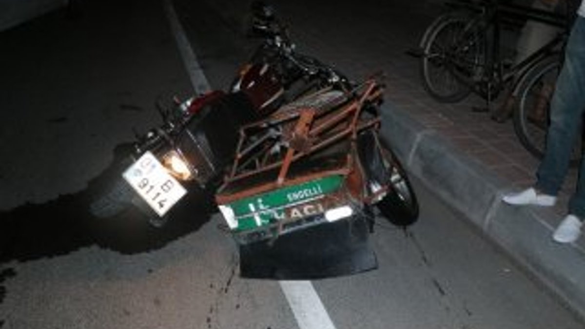 Adana'da otomobil engelli motosikletine çarptı