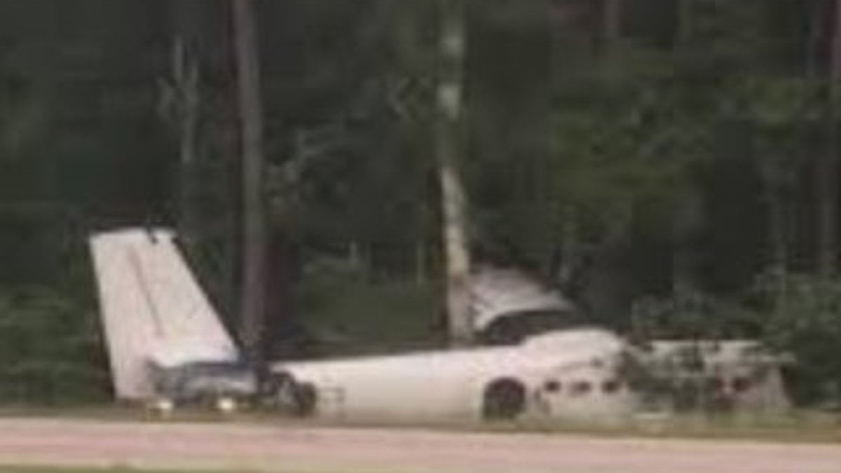 Kuzey Carolina'da uçak evin üstüne düştü: 2 ölü