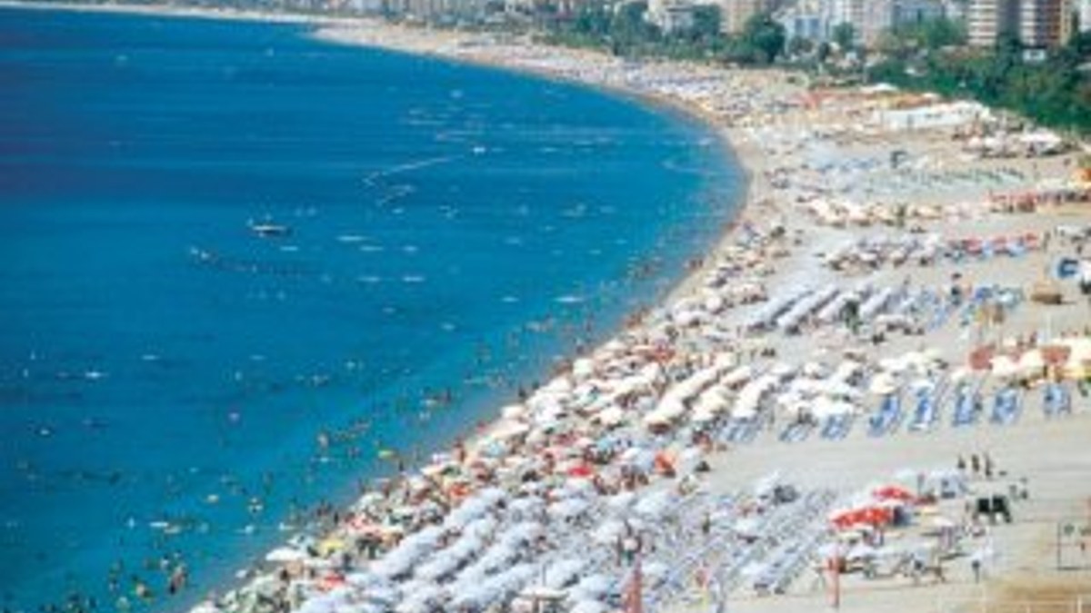 Antalya'nın sahillerinde boş yer yok