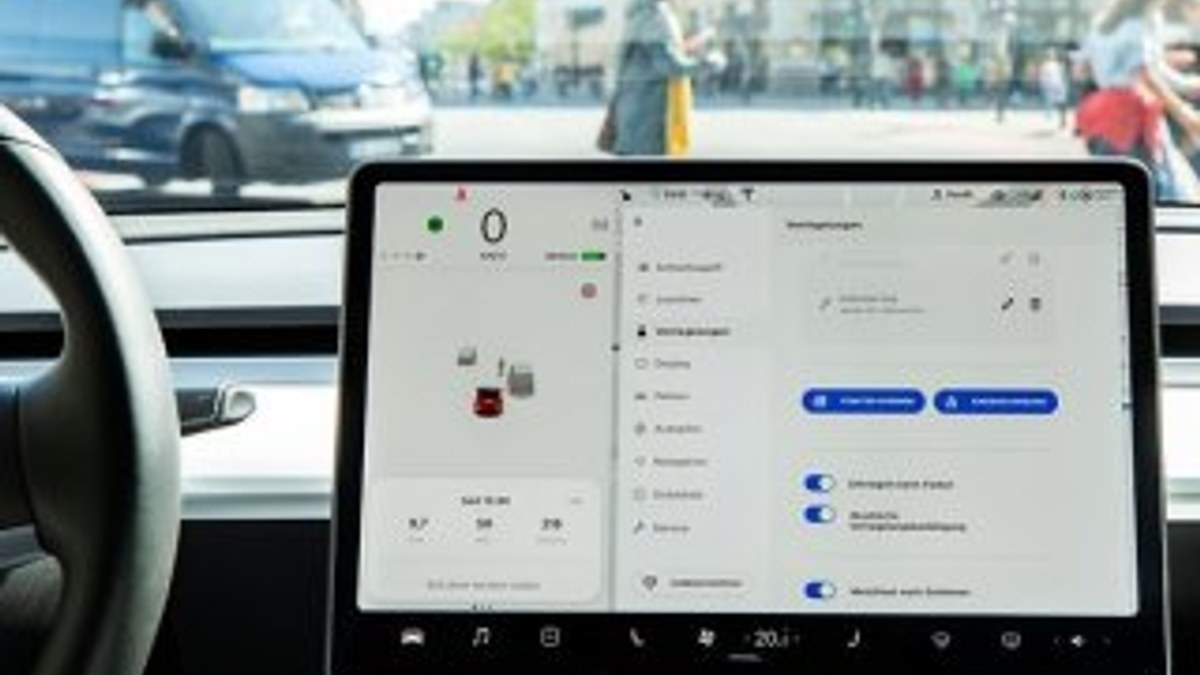 Tesla, otomobillerin ekranlarına YouTube desteği getirecek