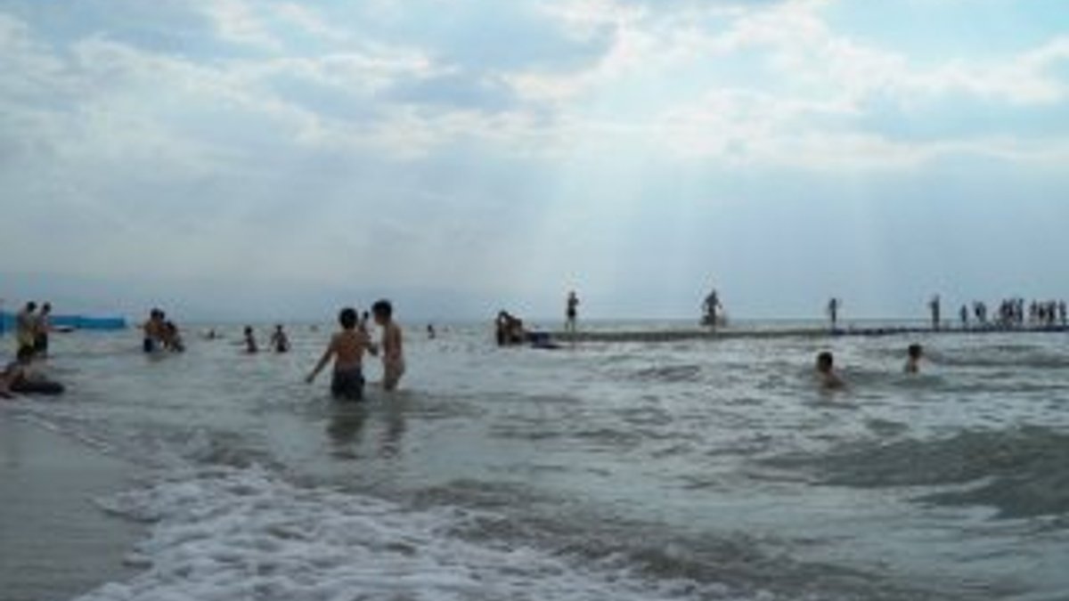 Van Gölü sahilleri sıcaktan doldu taştı