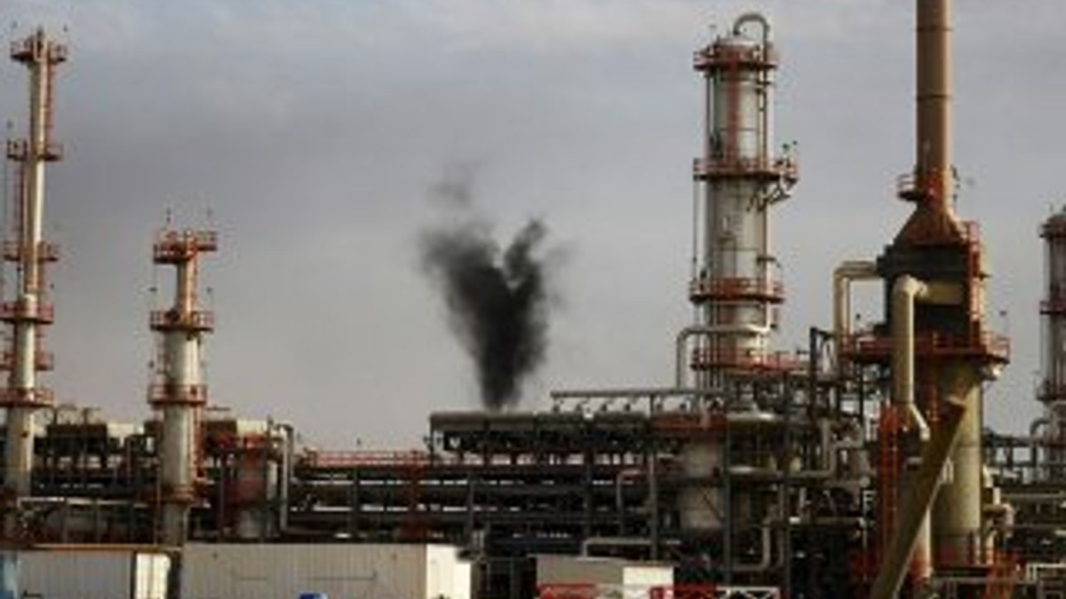 Irak'ın petrol geliri 1 milyar dolar azaldı