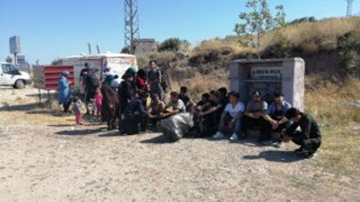 Midilli Adası'na kaçmak isteyen 85 göçmen yakalandı
