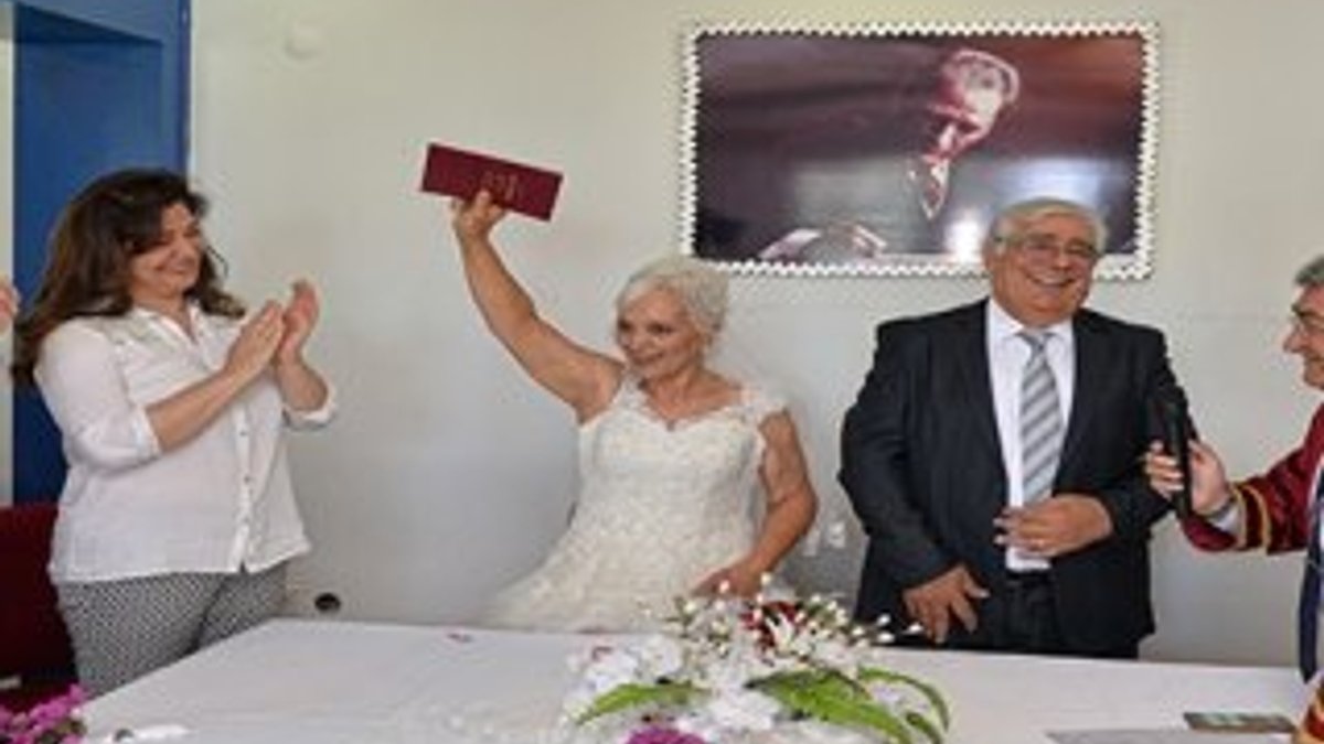 Öğretmen çift 43 yıl sonra evlendi
