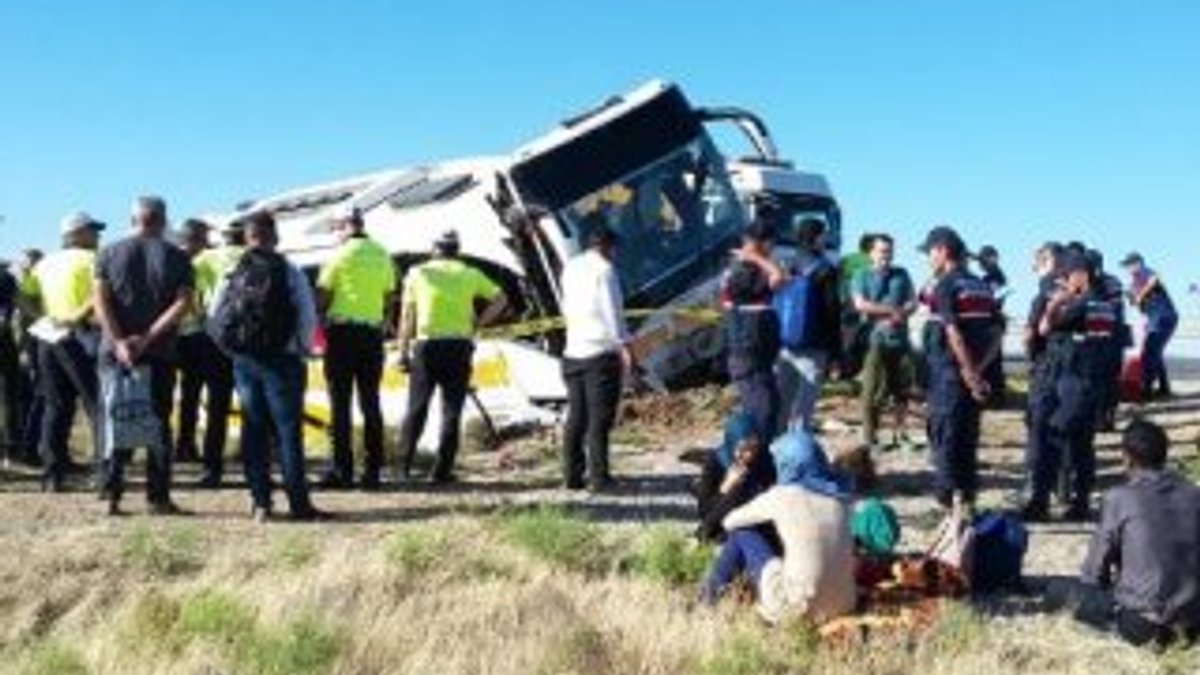 Aksaray'da yolcu otobüsü devrildi: 15 yaralı