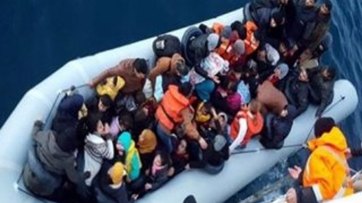 İzmir'in 3 ilçesinde 195 göçmen yakalandı