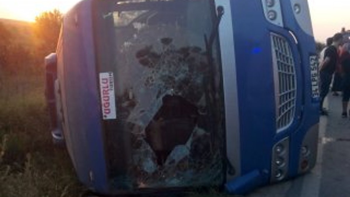Çatalca'da minibüs kaza yaptı: 23 yaralı