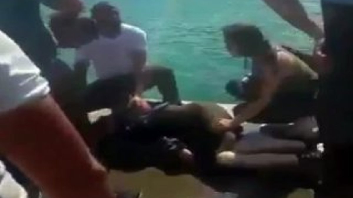Sıcaktan bayılıp denize düşen kadını zabıta kurtardı