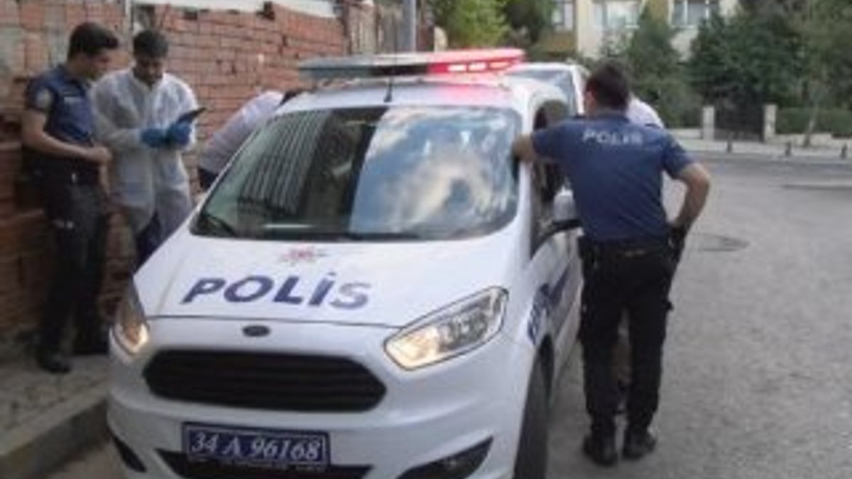 İstanbul'da silahını gösterdiği arkadaşını vurdu