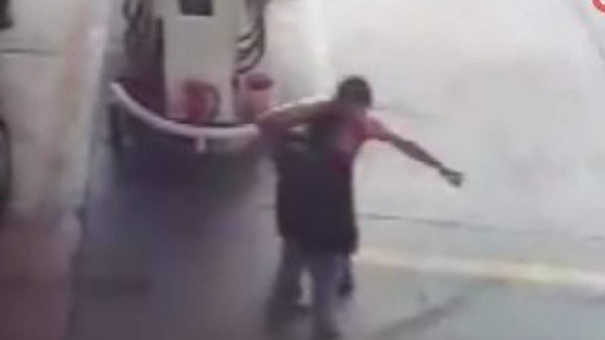 Samsun'da akaryakıt istasyonunda bıçaklı saldırı kamerada