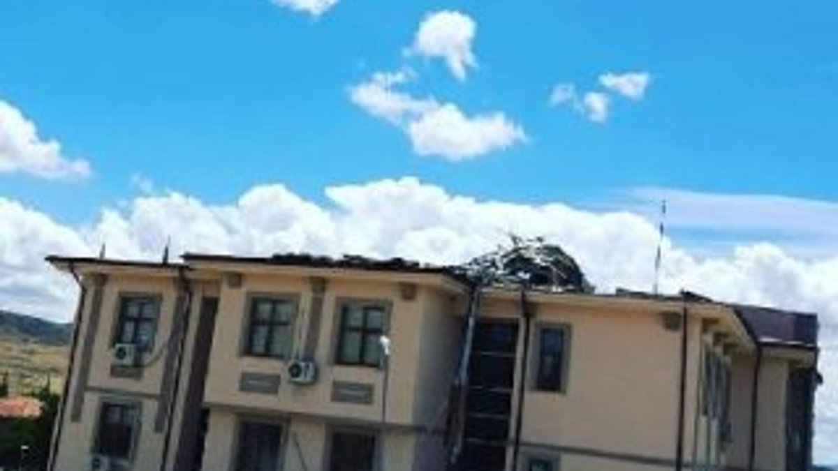 Kırıkkale'de kaymakamlık binasının çatısı uçtu