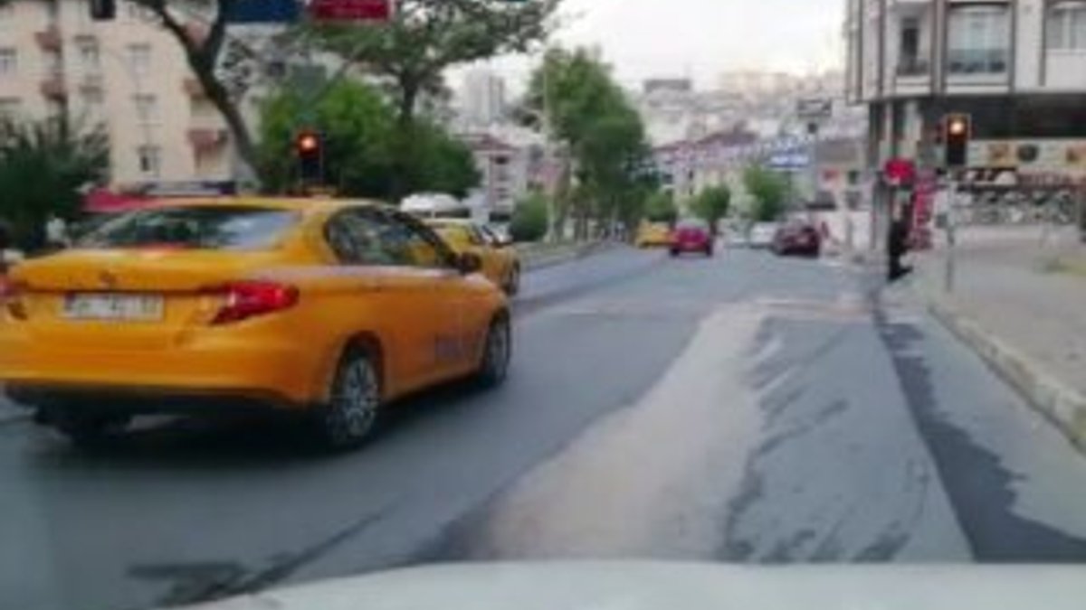 İstanbul'da yayalara yol vermeyen araçlar kamerada