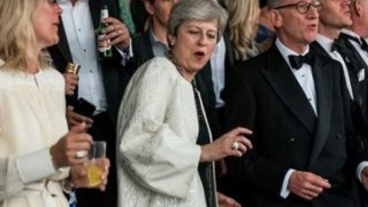Theresa May yine dans etti