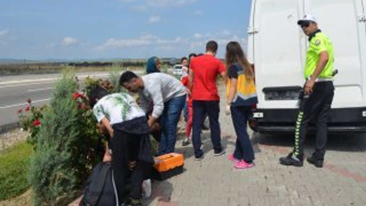 Tekirdağ'da araca çarpan minibüsten göçmenler çıktı