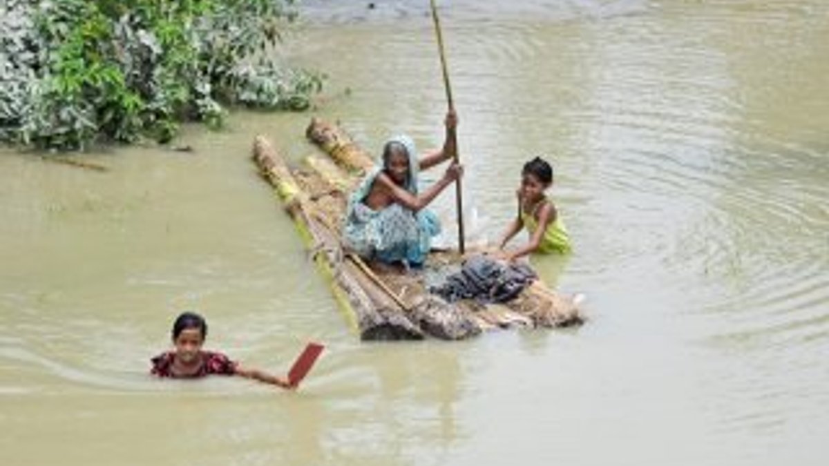 Hindistan'daki aşırı yağışlar can almaya devam ediyor