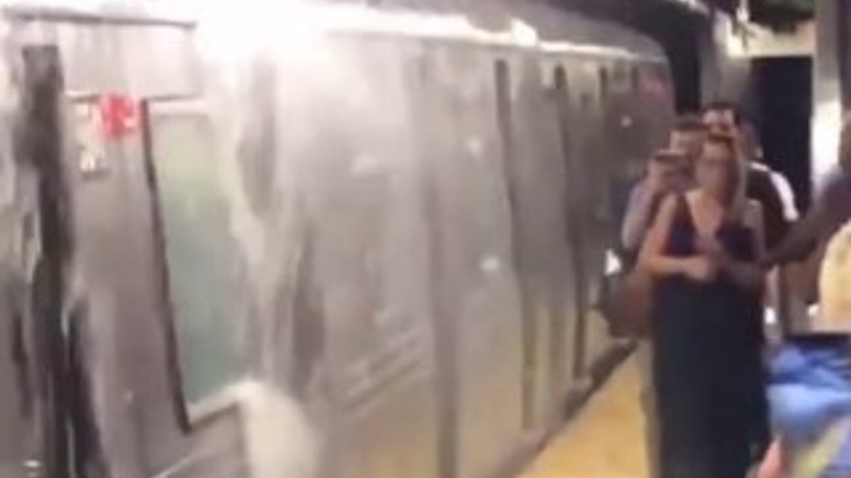 New York metrosunu sel bastı