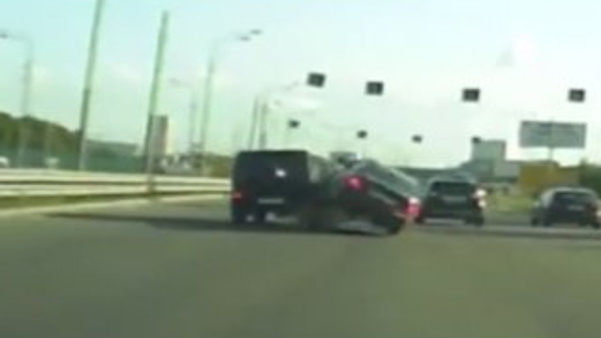 Rus sürücü makas atmak isterken takla attı