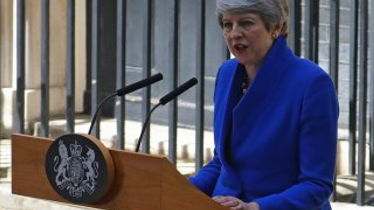 Theresa May, Kraliçe 2. Elizabeth’e istifasını sundu