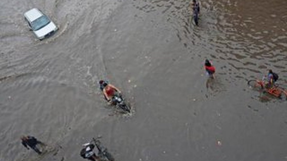 Hindistan'da yağışlar şiddetini arttırdı