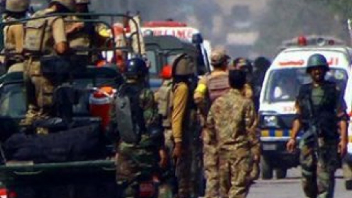 Pakistan'da polise bombalı saldırı: 4 ölü, 20 yaralı