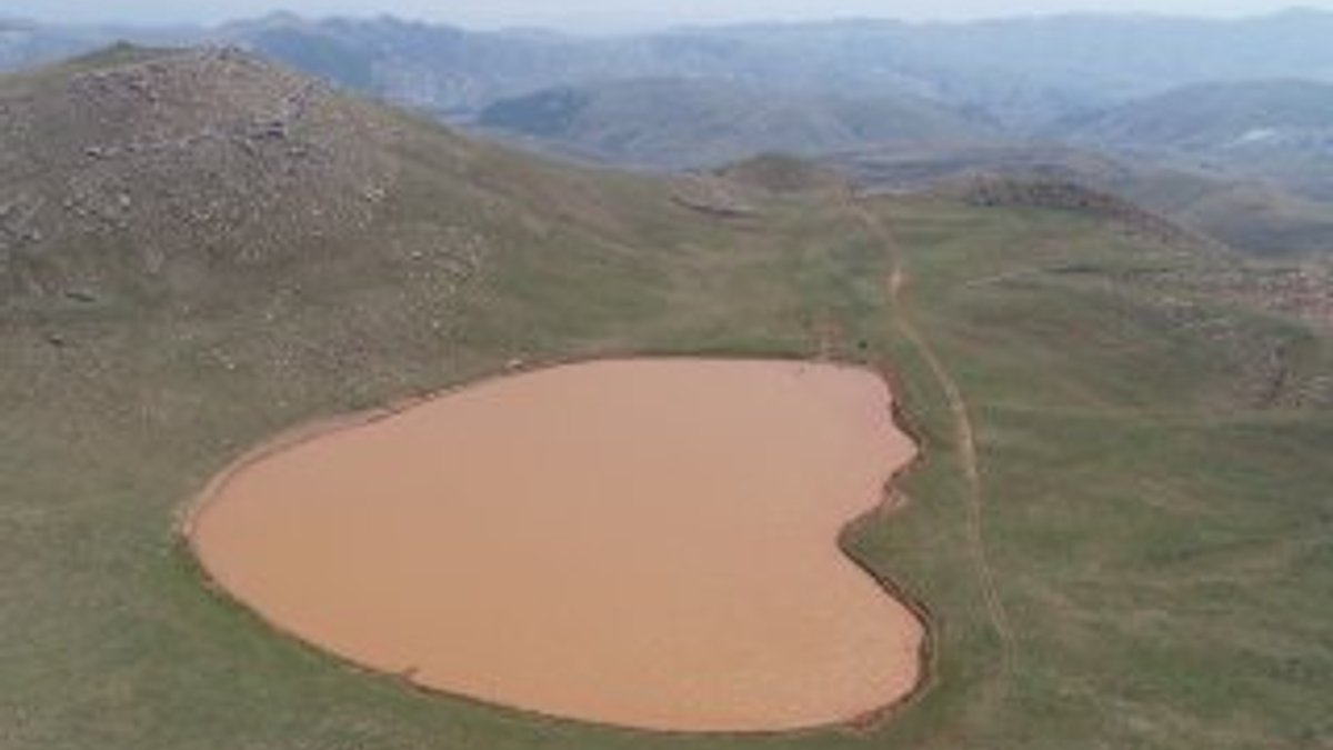 Sivas'ta kalbi andıran göl dikkat çekiyor