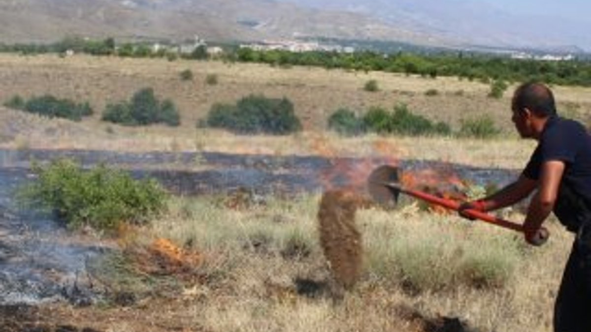 Sıcak hava Erzincan’da yangınları artırdı