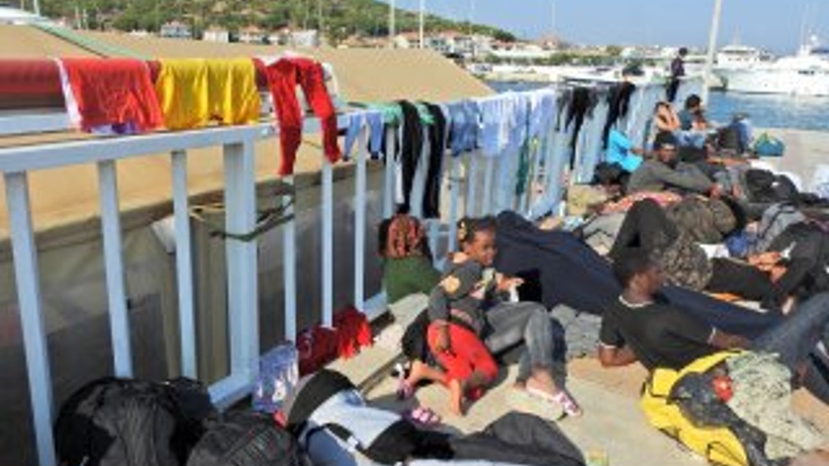 180 göçmen şişme botla Yunanistan'a geçerken yakalandı