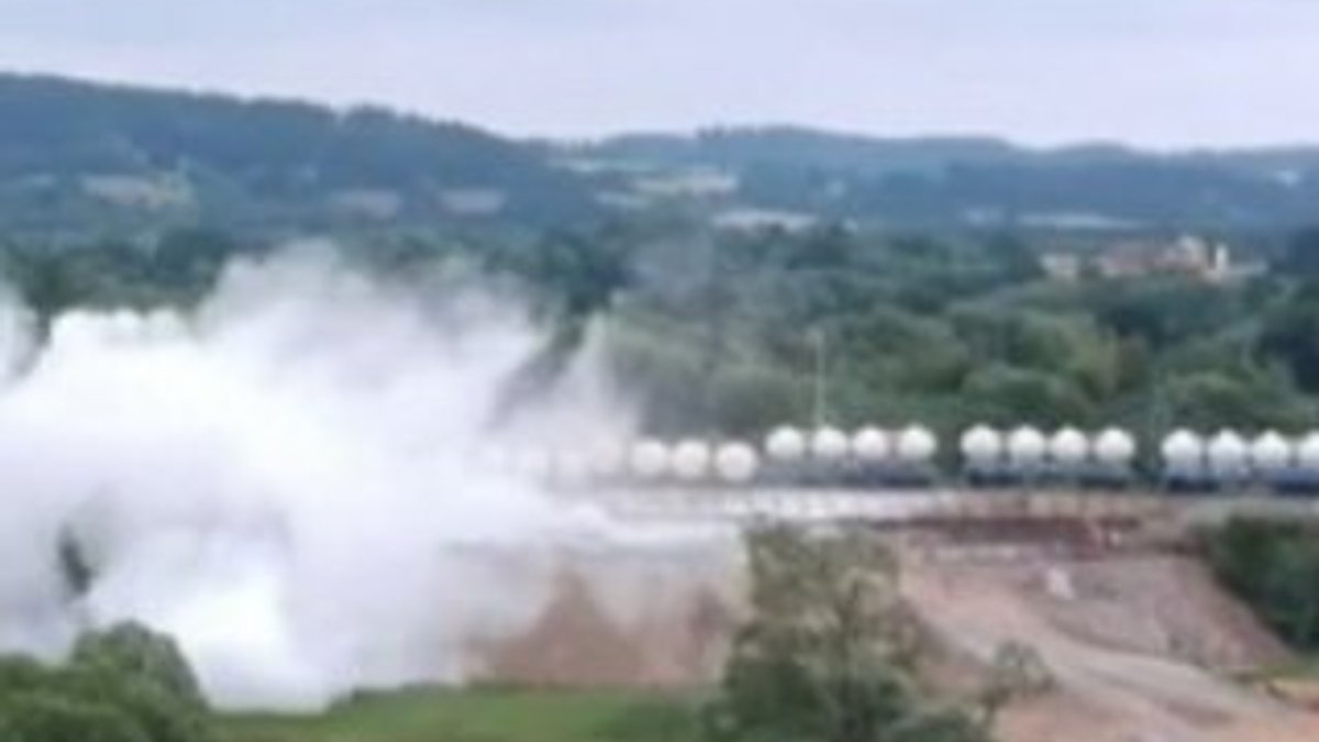Çekya'da kireç yüklü tren devrildi: 1 yaralı