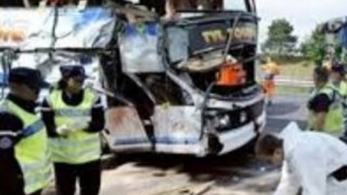 Bangladeş'te iki otobüs çarpıştı: 8 ölü, 50 yaralı