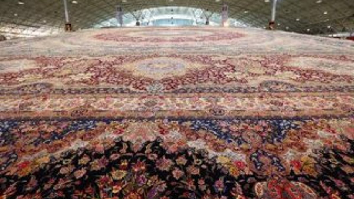 İran'dan dünyanın en büyük el dokuma halısı