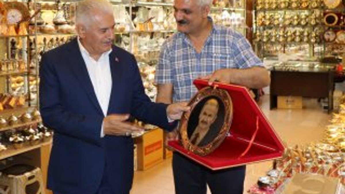 Binali Yıldırım'dan çatık kaşlı portre tepkisi