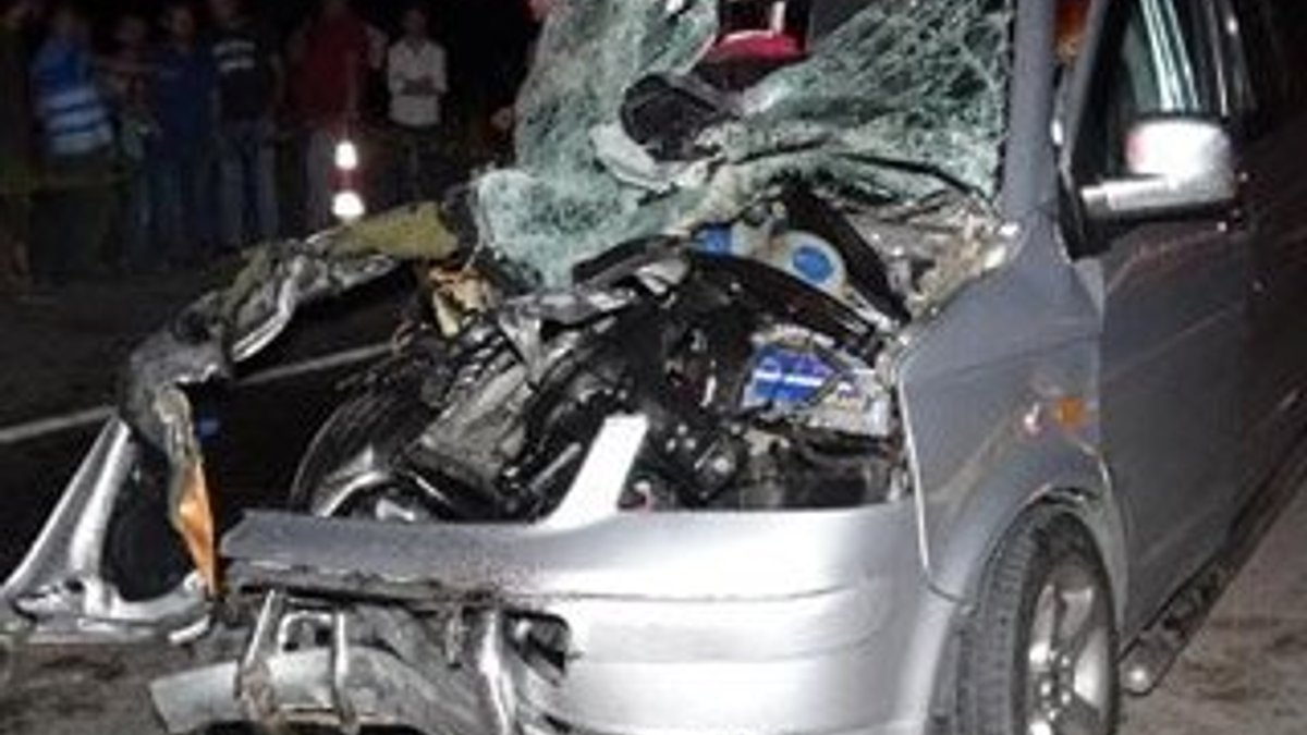 Karabük'te minibüs, traktöre çarptı: 1 ölü 6 yaralı