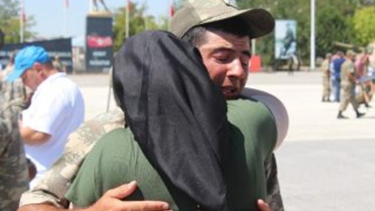Sivas'ta yemin eden asker gözyaşlarına boğuldu