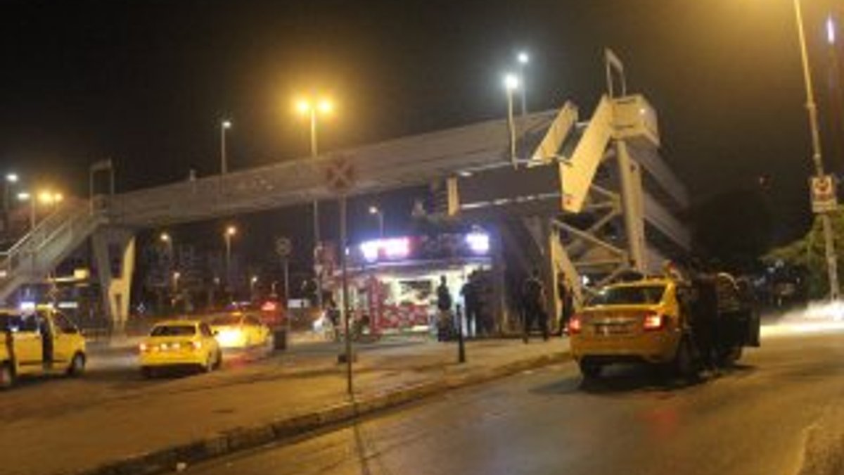 İstanbul'da bir taksici değnekçilerin saldırına uğradı