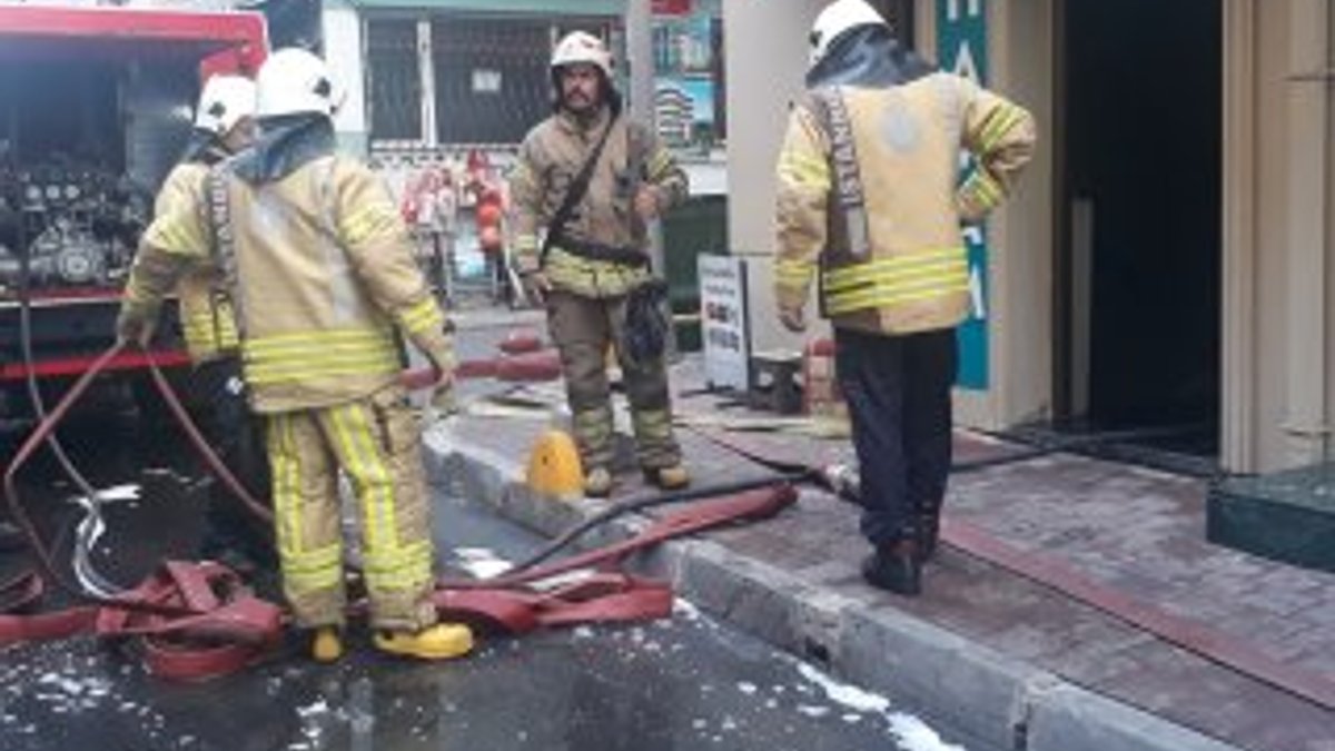 Fatih'te otel yangını: Mahsur kalanlar tahliye edildi