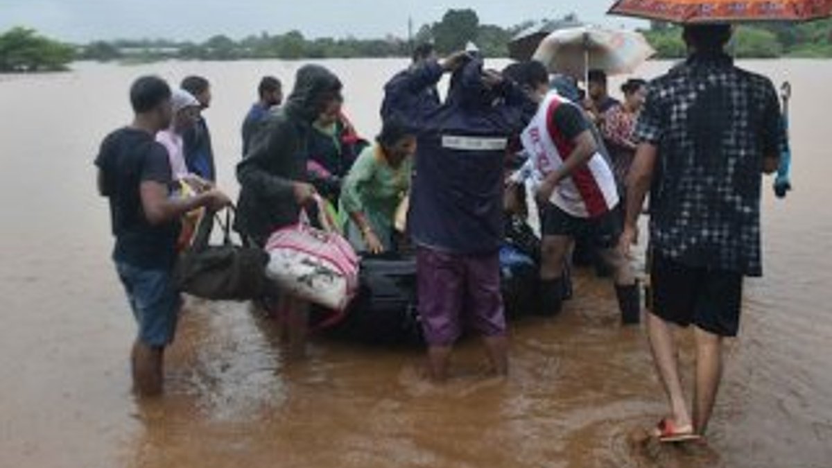 Hindistan'da aşırı yağışlardan 282 kişi öldü