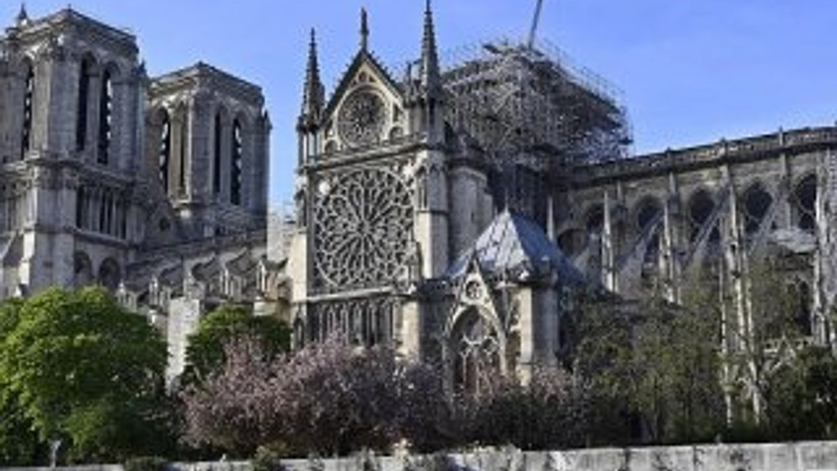 Sıcak hava Notre Dame Katedrali’ni çökertebilir
