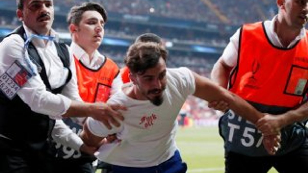 İstanbul'daki maçta sahaya atlayan YouTuber serbest kaldı